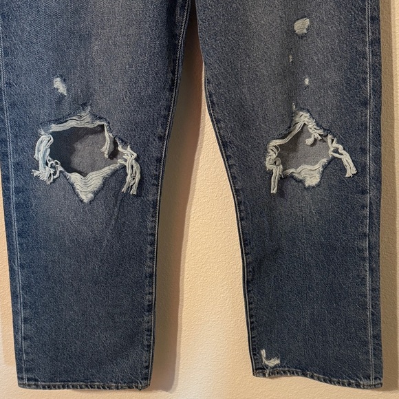 Levi's Women’s Ribcage Straight Ankle Jeans - Picture 4 of 7